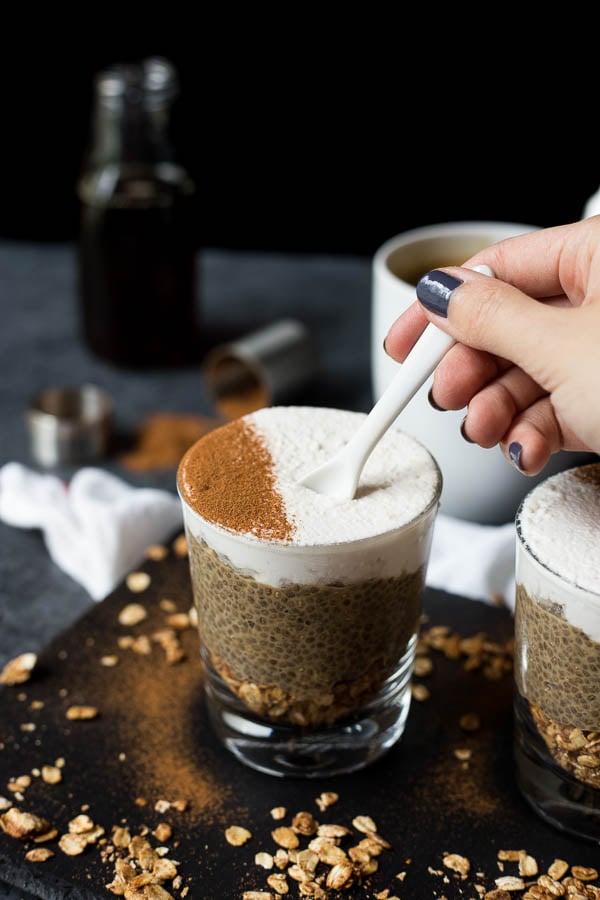 Dirty Chai Chia Pudding Parfaits: These chia pudding parfaits are beautiful, delicious, and filling! Naturally gluten free and vegan, you'll love the flavors of coffee and chai in this recipe! || fooduzzi.com recipe