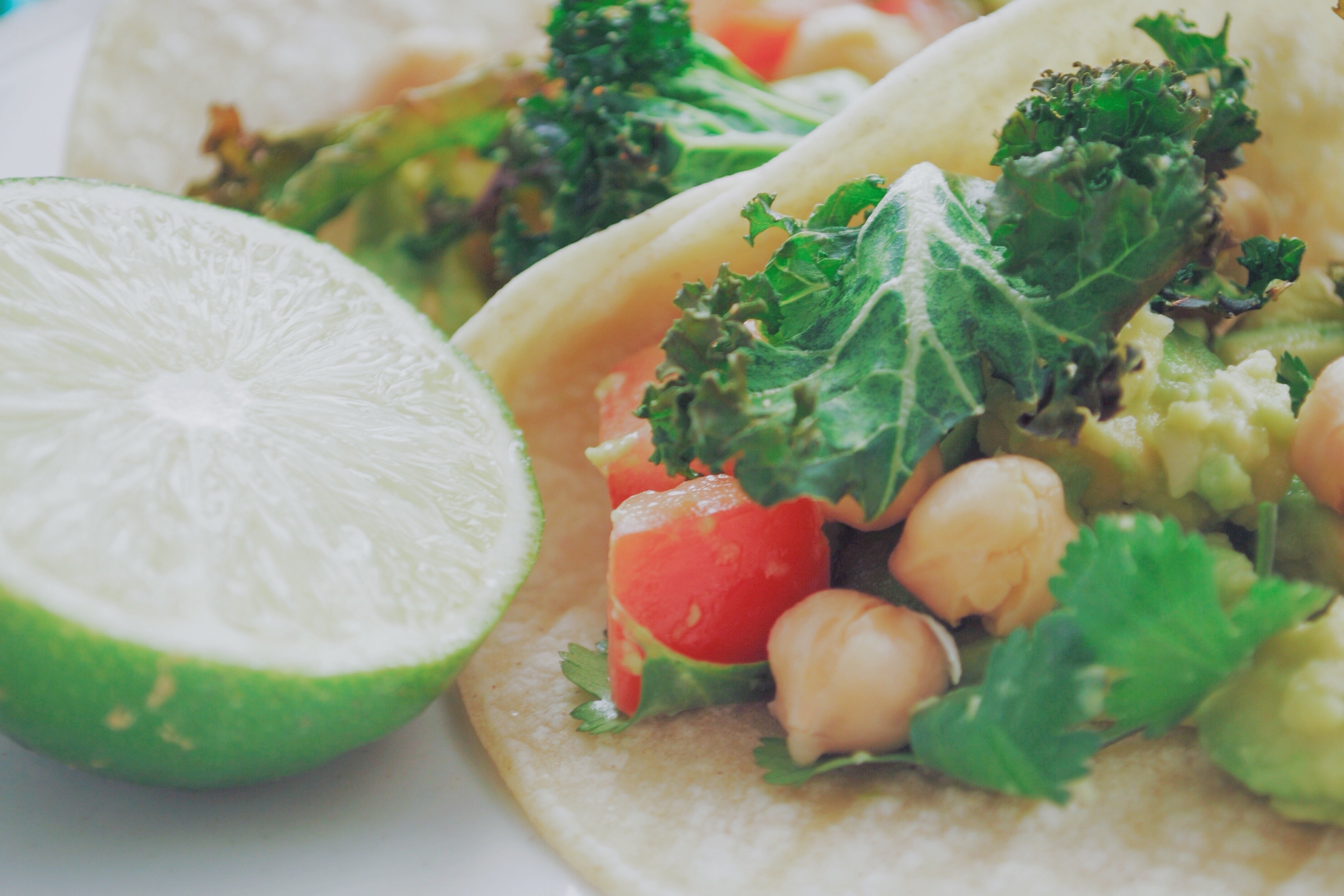 Guacos: These guacamole-filled tacos are bound to be your newest obsession! Vegan, gluten free, fresh, and healthy, Guacos will brighten your winter blues! || fooduzzi.com